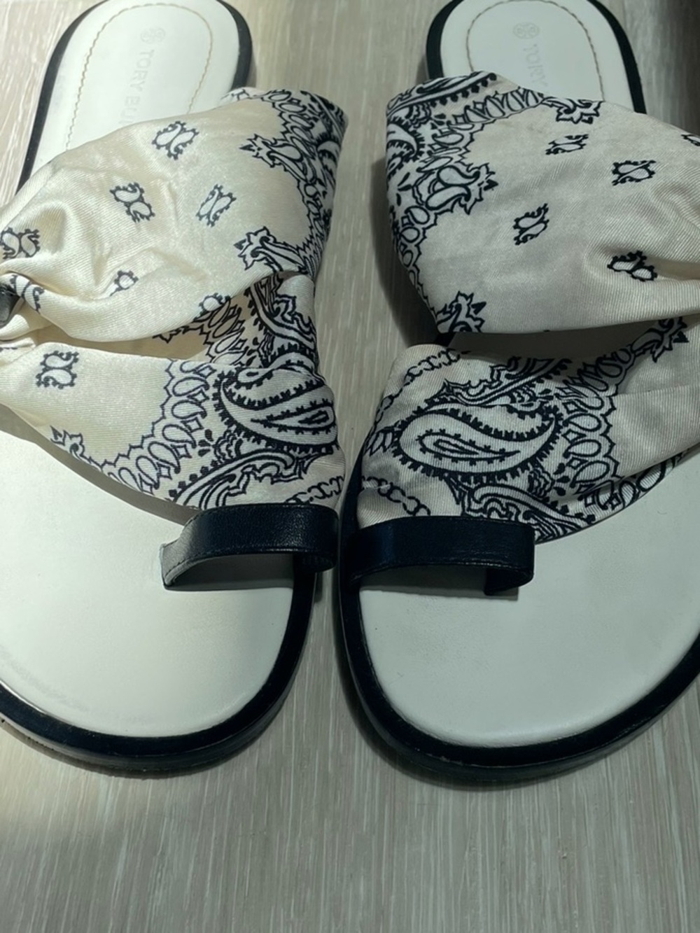 Tory Burch Cream & Black Paisley Scarf Slide Sandals Size 8 M - Picture 1 of 12